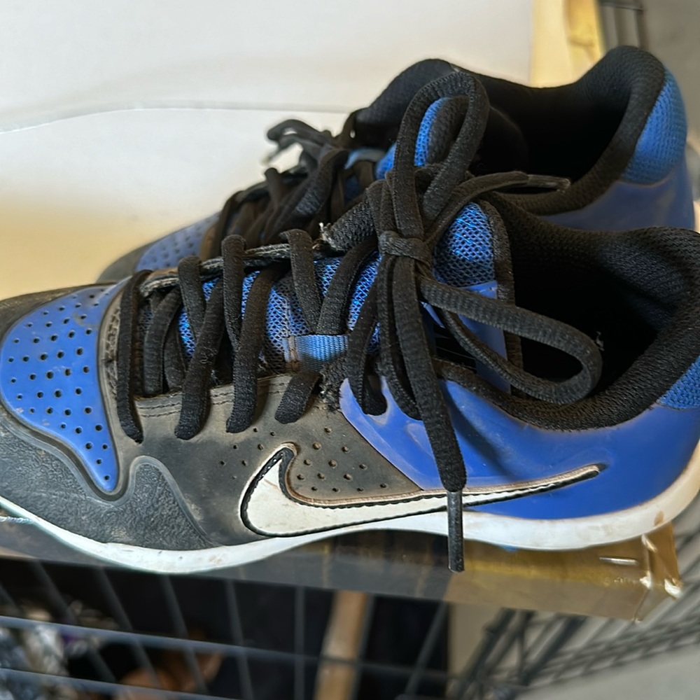 Baseball shoes